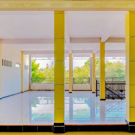 Super Oyo 1759 Family Residence Kediri  Luaran gambar