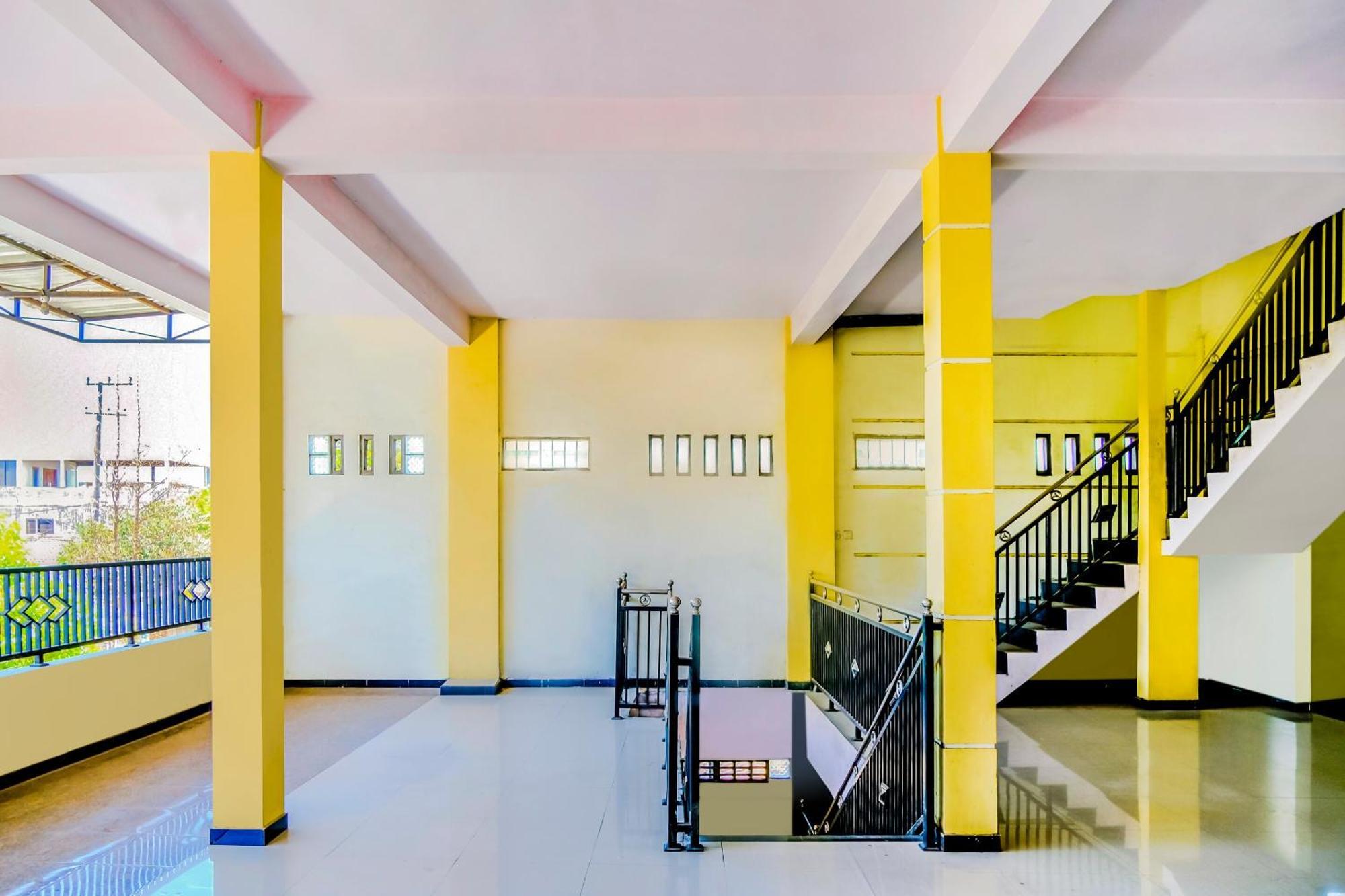 Super Oyo 1759 Family Residence Kediri  Luaran gambar