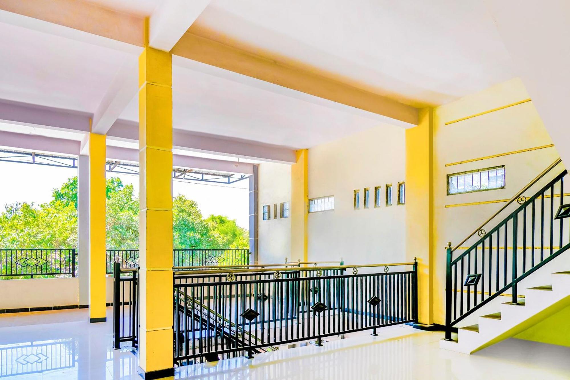 Super Oyo 1759 Family Residence Kediri  Luaran gambar