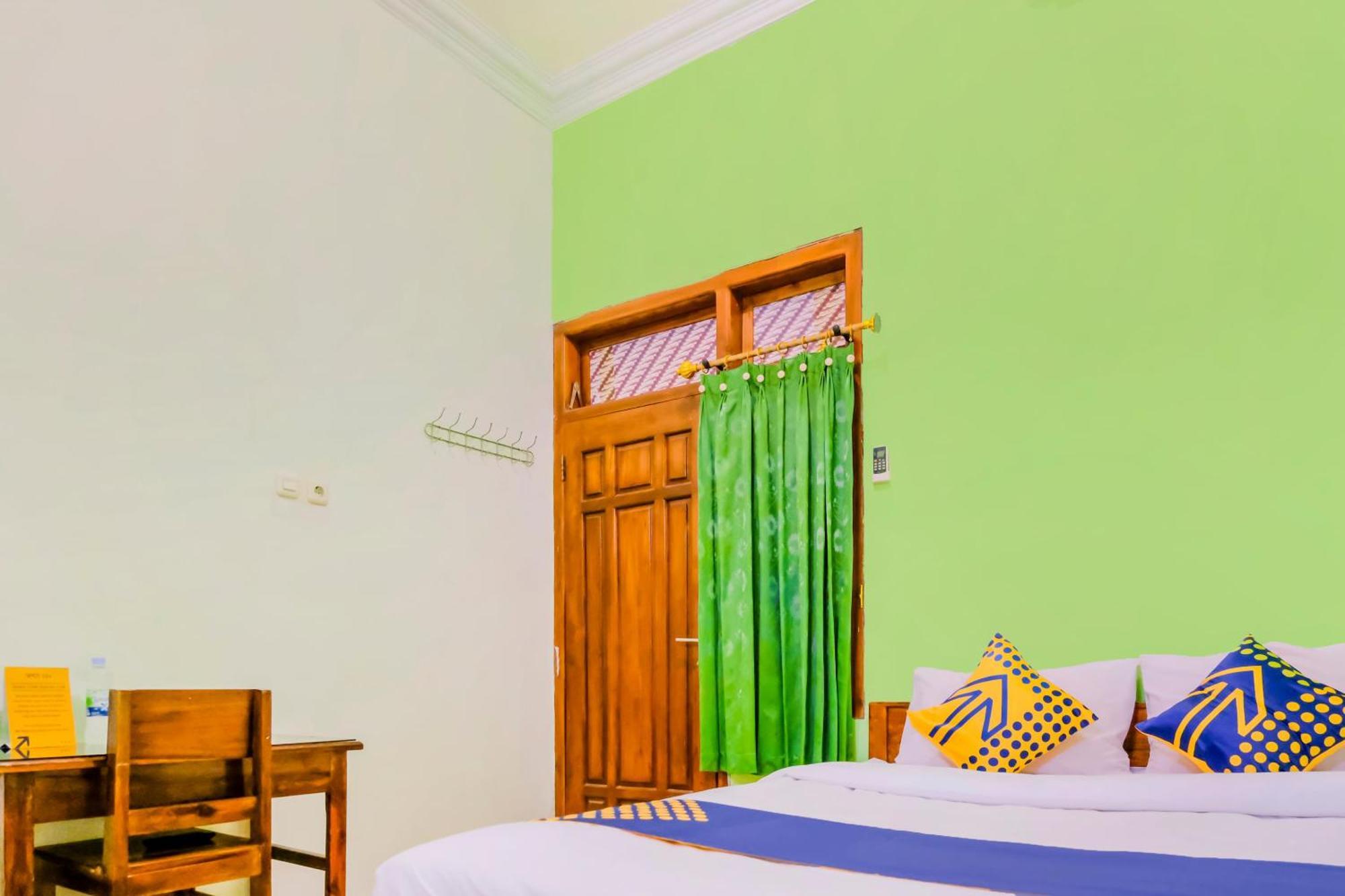 Super Oyo 1759 Family Residence Kediri  Luaran gambar
