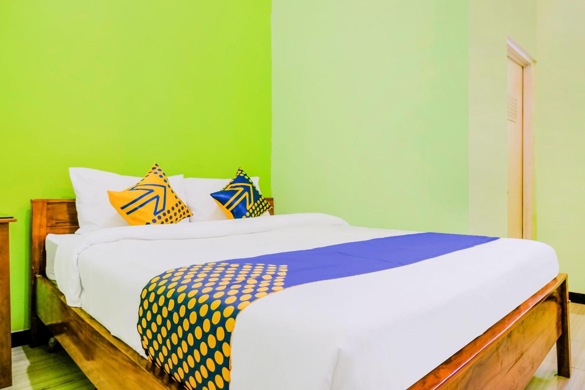 Super Oyo 1759 Family Residence Kediri  Luaran gambar